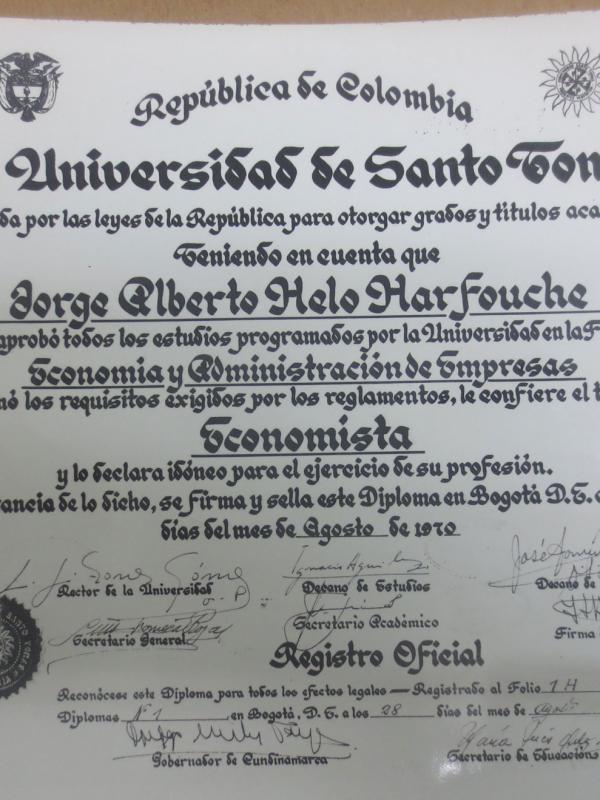 Primeros Diplomas Facultad de Economia 1970